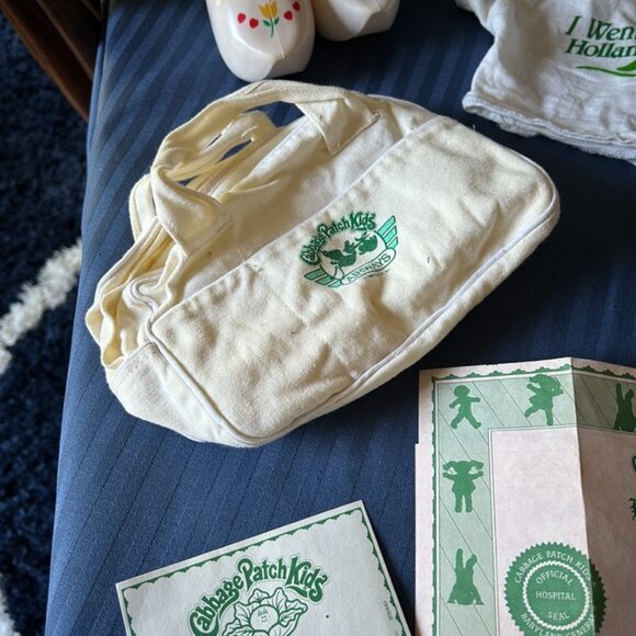 1986 Cabbage Patch Doll with Birth Certificate and Travel Bag - Picture 10 of 13